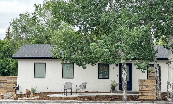 Buena Vista Apartment | The Gunni Shack - One Block from Downtown