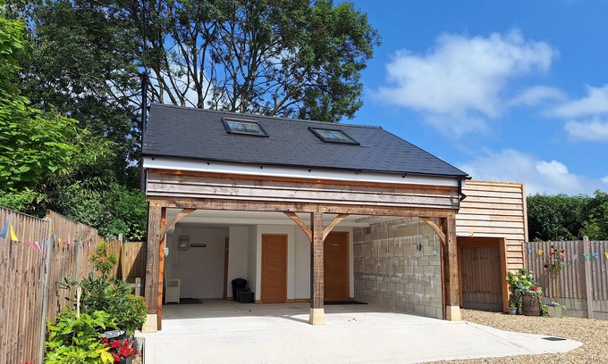 Maiden Newton Cottage | THE HALT, romantic in Maiden Newton
