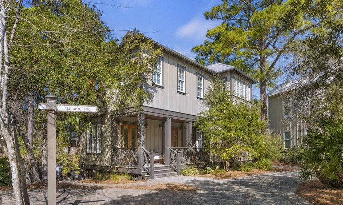 Hammocks of Seagrove House | The Hammocks in Old Seagrove - Gated Neighborhood with Community Pool - 4 Bikes Included