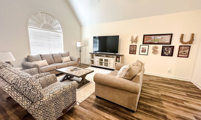 Starkville House | The Happy Hideaway - Gameday Haven
