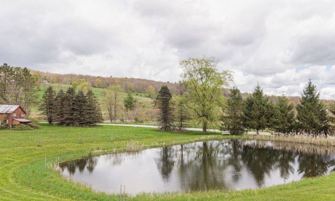 Damascus Cottage | The Happy Rabbit · Sweet Cottage w/ Pond near Callicoon