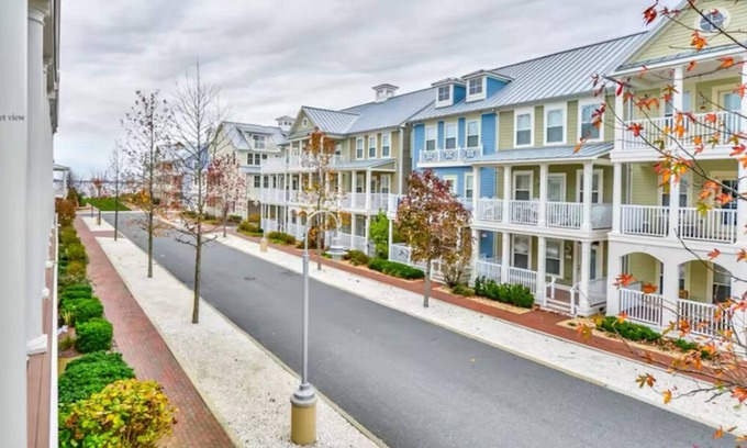 Sunset Island House | The Harbor House-Bayside-Pool-2 Blocks from Beach