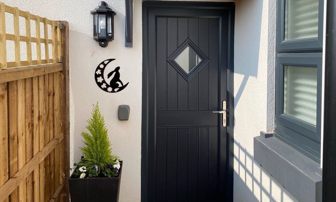 Church Minshull Cottage | THE HARE, romantic, luxury holiday cottage in Worleston