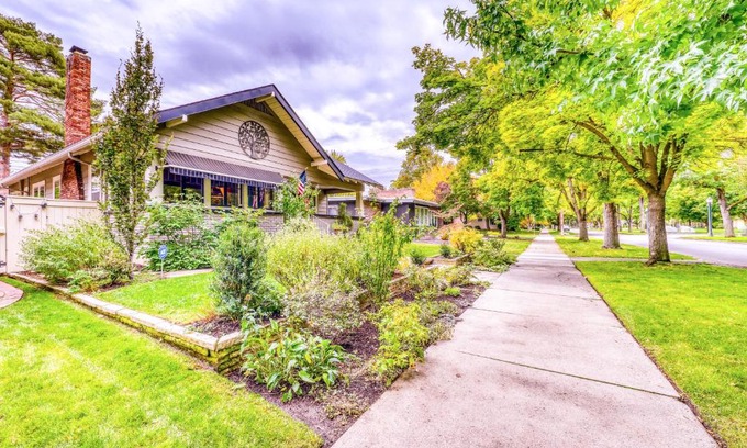 Harrison Boulevard House | The Harrison House