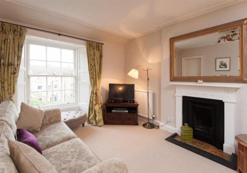 New Town Apartment | The Hart Street Residence