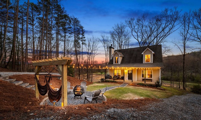Dahlonega House | The Haven: Luxury 3BR on 6 Acres! River! Fire-Pit!