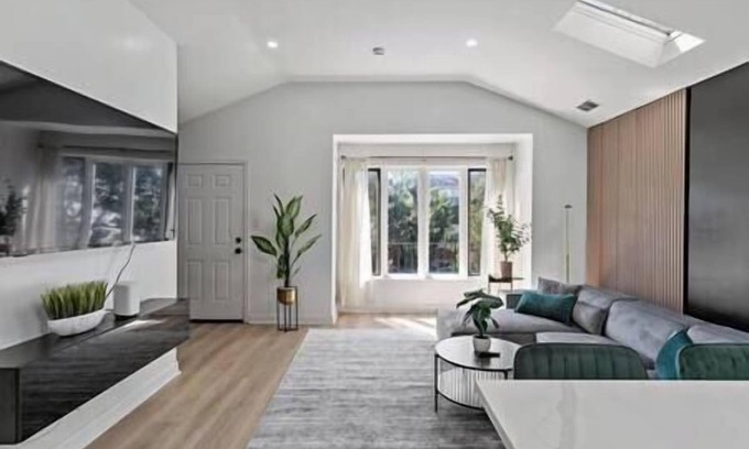 Near West Side Apartment | The Haven near Downtown, Medical District and United Center