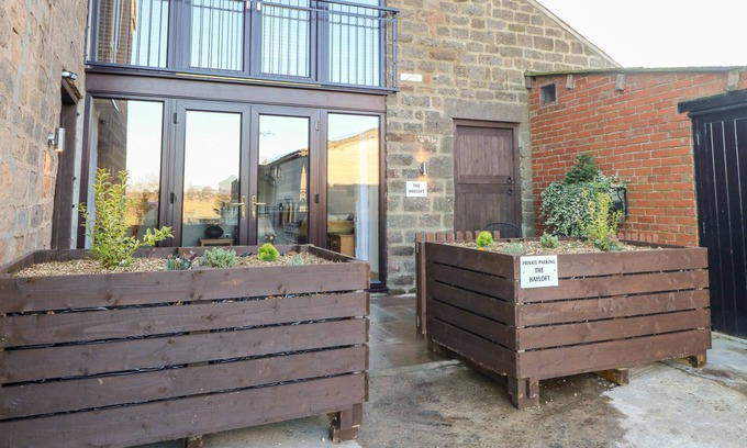 Spofforth Cottage | THE HAYLOFT, romantic, with a garden in Spofforth
