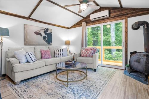 Primm Springs House | The Heartwood Hideaway-Charming Cabin Getaway-Trails, Creek, and Starry Nights