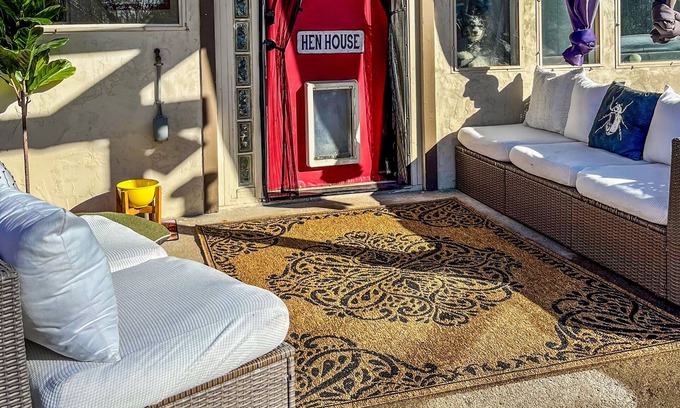 Berkeley House | THE HEN HOUSE! Walk to buzzing restaurants bars and shopping on Tennyson!
