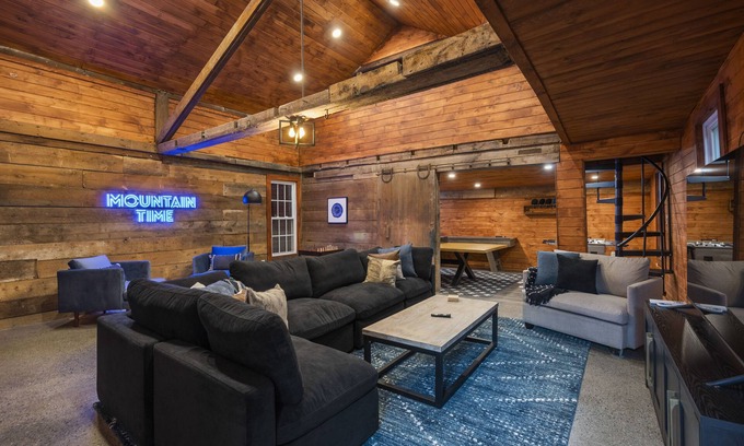Hensonville House | The Hensonville Honeypot - Hottub, Movie Theatre & Mountain Bikes!