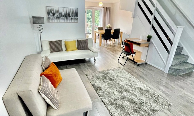 Dartford House | The Herald ! 3 Bedroom Lovely House Apartment Dartford-7 Minutes From Bluewater