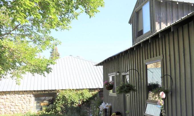 Tropic House | The Heritage Room at River Stone Inn at Bryce