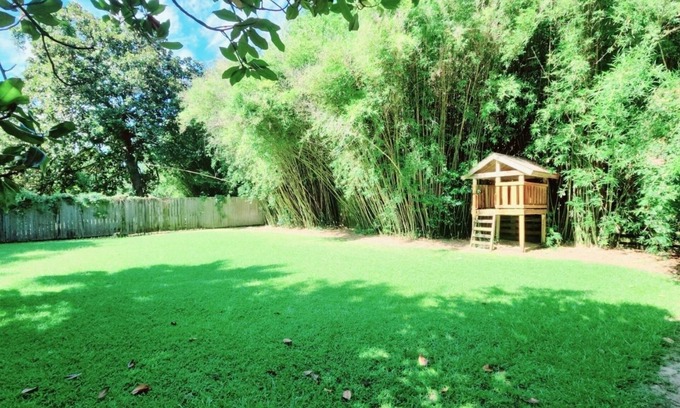 Warrington House | The Heron Hideaway-entire private home near NAS