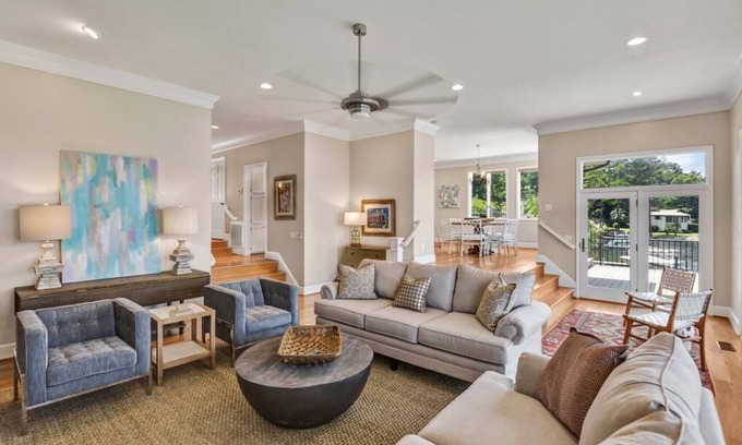 Lexington House | THE HERON HOUSE WITH OPTIONAL BOAT RENTAL