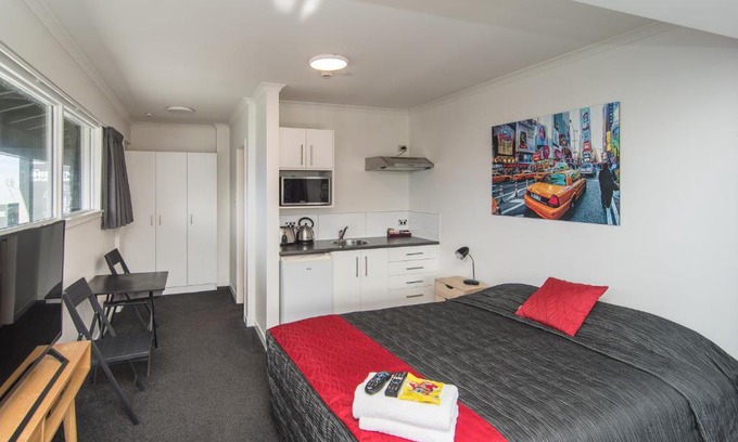 Timaru Central Hotel | The Hibernian Studio Apartments - 4 Latter Street