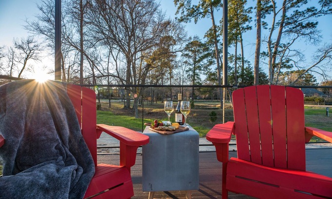 Willis House | The Hickory: 2 mins to Lake Conroe! Rooftop deck, Heated Pool, Fire Pit