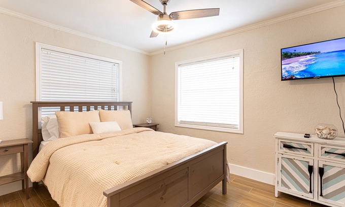 Lake Worth House | The Hidden Gem - 2 bedroom -Close to Beach