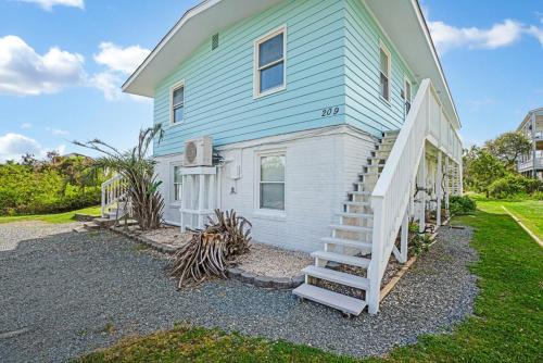 Yaupon Beach Apartment | The Hideaway by Oak Island Accommodations