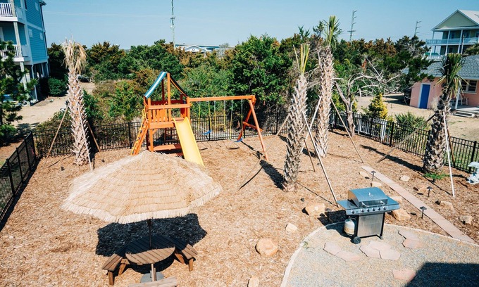 Surf City Apartment | The Hideaway D- Beach - Dog Friendly - Playground - Bikes - Fenced in Yard