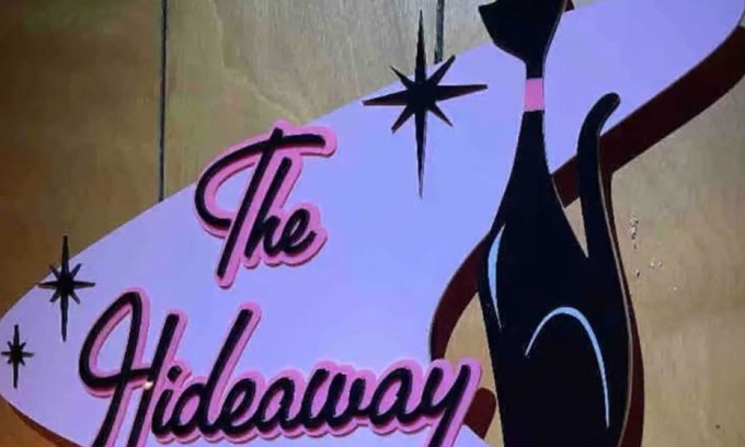 Coos Bay Apartment | The Hideaway, super cute 50’s mid mod apartment