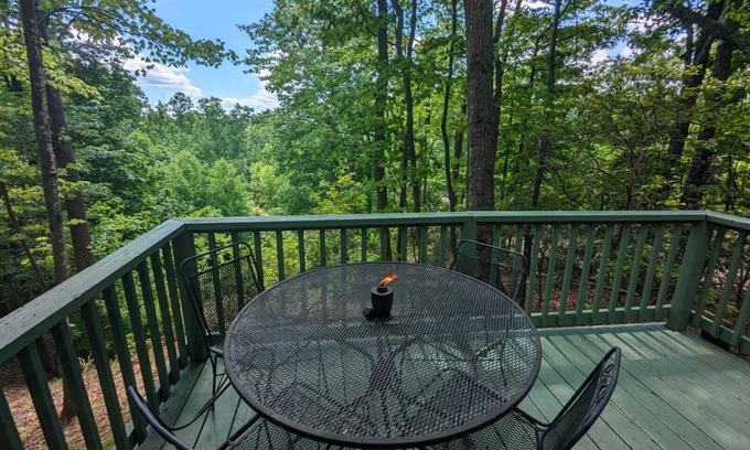 Hays Cabin | The Hideaway