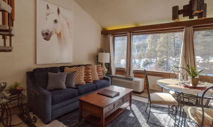 Purgatory Cabin | The Hideout (#314) | 10 min to Ski, AC, Golf, Pool, HotTub, Pickleball