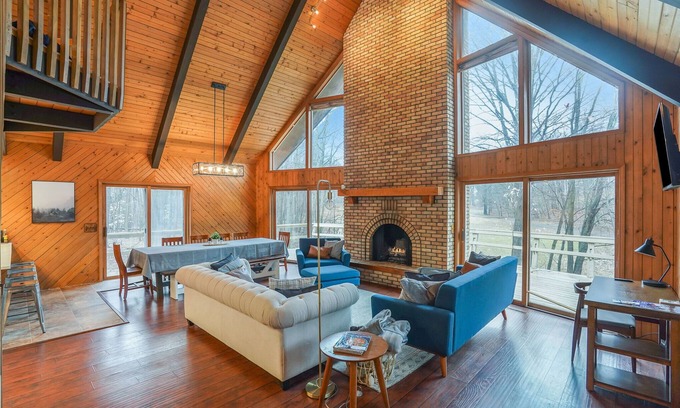 Canadian Lakes Ski Chalet | The Highland House with Private Hot Tub
