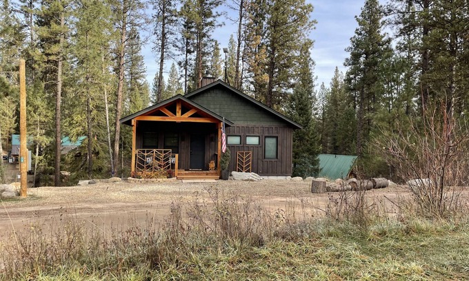 Garden Valley Cabin | The Highlander, a beautiful cozy modern cabin at Terrace Lakes Resort.