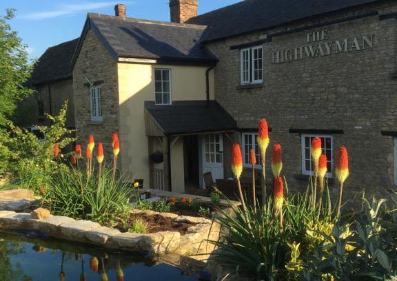 Kidlington Bed & Breakfast | The Highwayman Hotel