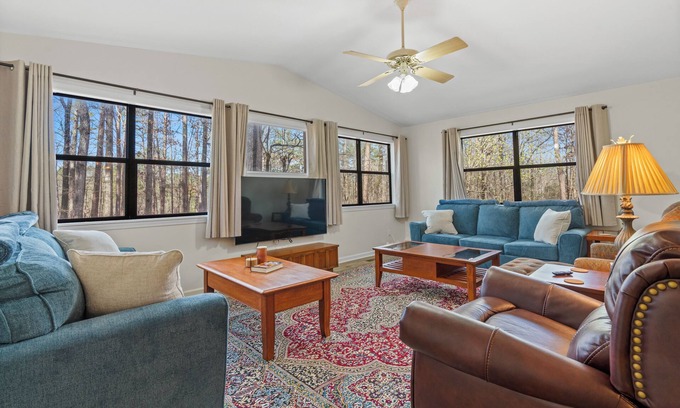 Hot Springs Village House | The Hilltop Hideaway