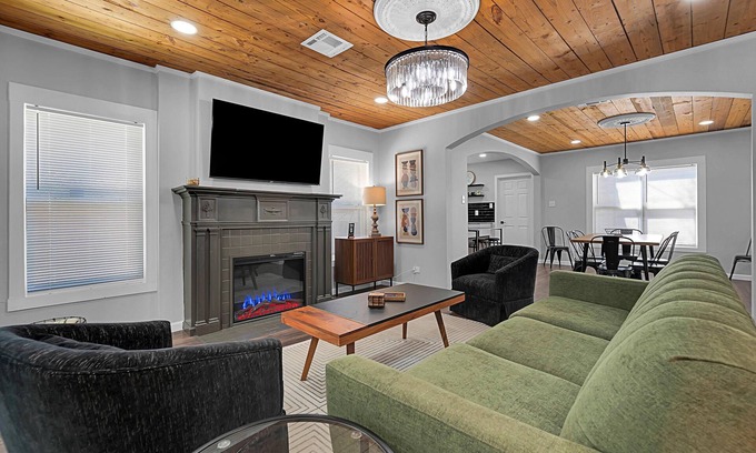 Waco House | The Hines House- Walk to Baylor/minutes from Downtown