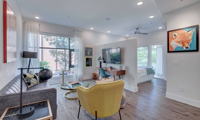 River District Apartment | The Hive 102 King Balcony Pet Friendly by BlueStar