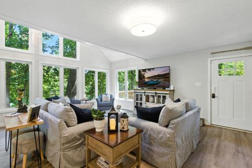 Townville House | The Holiday House w Dock