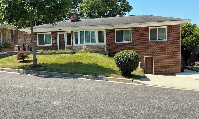 Silver Spring House | The Home in Washington DC, 2 bedrooms, 4 beds, Free parking, & kitchen