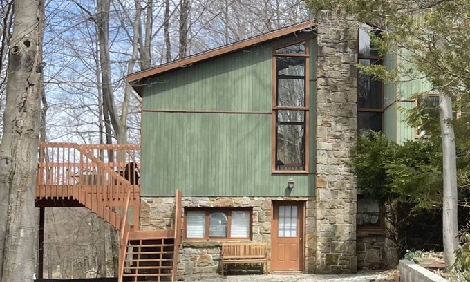 Hidden Valley House | The Homestead at Hidden Valley nGolf, ski in/ski out lakeside home! Pet friendly