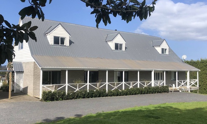 Katikati Cabin | The Homestead at Idyllic Ongare Point