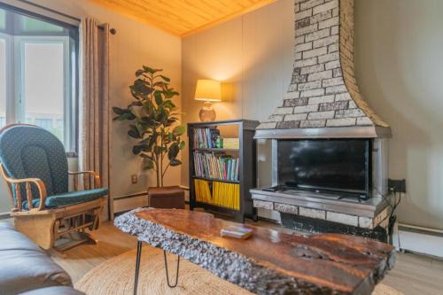 Fairbanks House | The Hometown Family Inn