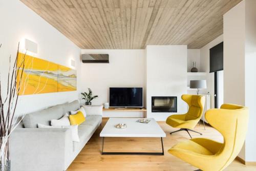 Thissio Apartment | The HostMaster Persephone Yellow Opulence 2nd floor