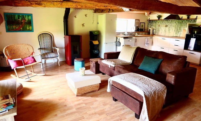 Saint-Laurent-de-la-Barriere House | The House in the Glycine