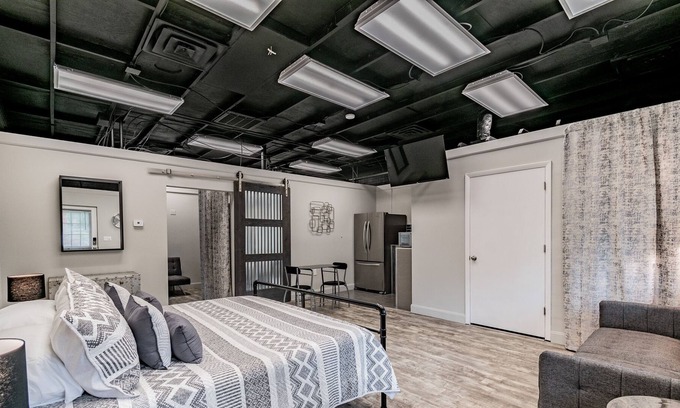 Dade City House | The Howard - Industrial Studio - Downtown Location!