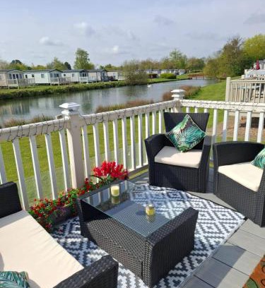 Grimsby Resort | The Humble Bee