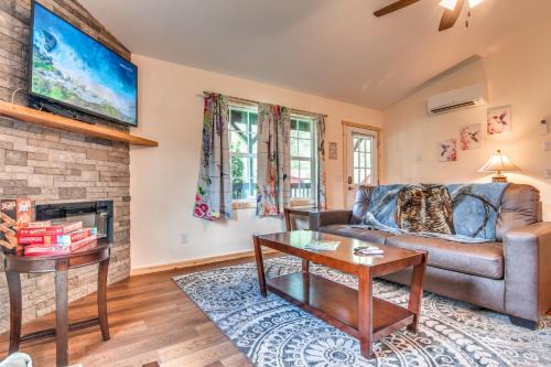 Cherokee House | The Hummingbird Hideout Cabin Near Bryson City and Cherokee