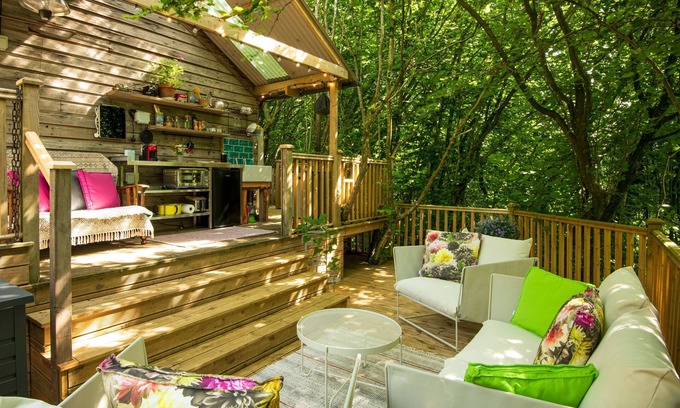 Meathop Cabin | The Hut @Rawsons - a glamping that sleeps 2 guests in 1 bedroom