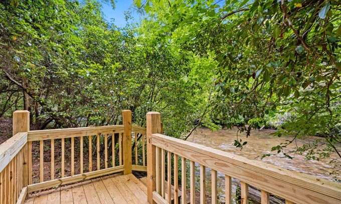 Hiawassee House | The Hydeaway