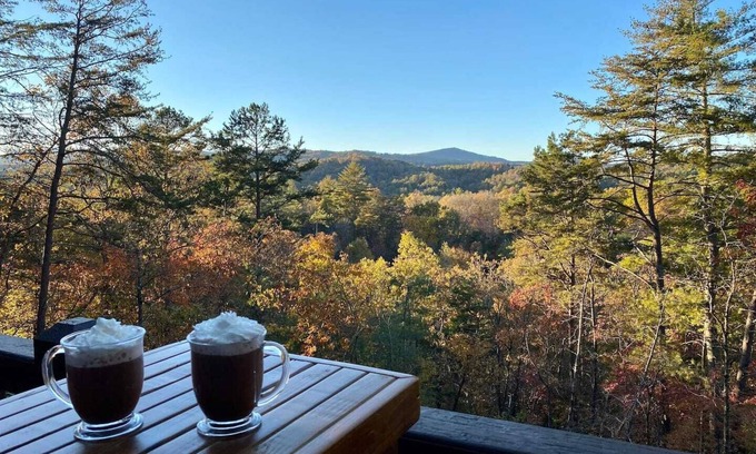 Blue Ridge Cabin | The Hygge at Blue Ridge - Beautiful Mtn view, 3 Fire types, Hot Tub