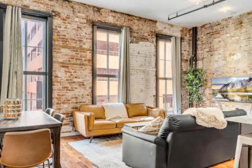 Center City East House | The Independence Suite Residence