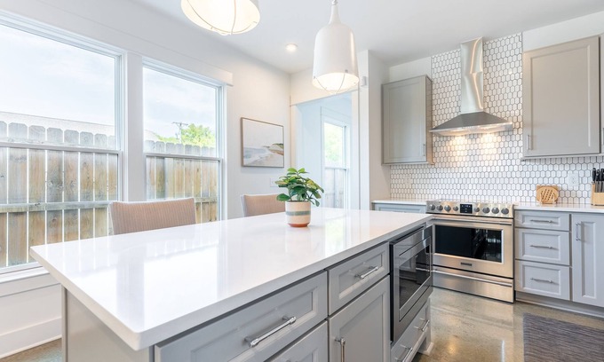 Salemtown House | The Ingrid - Striking Modern Home Near Great Restaurants
