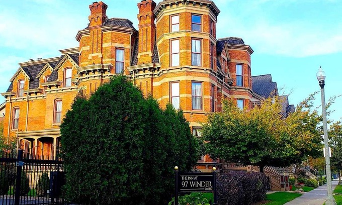 Midtown Hotel | The Inn at 97 Winder