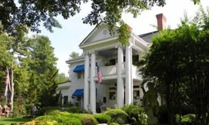 Brevard Bed & Breakfast | The Inn at Brevard